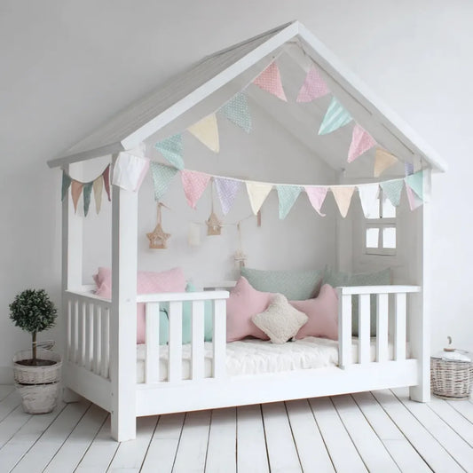 Lit cabane enfant blanc 90 x 190 cm en pin massif avec barrières latérales